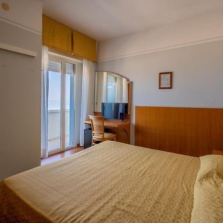 Hotel Astor ريميني المظهر الخارجي الصورة