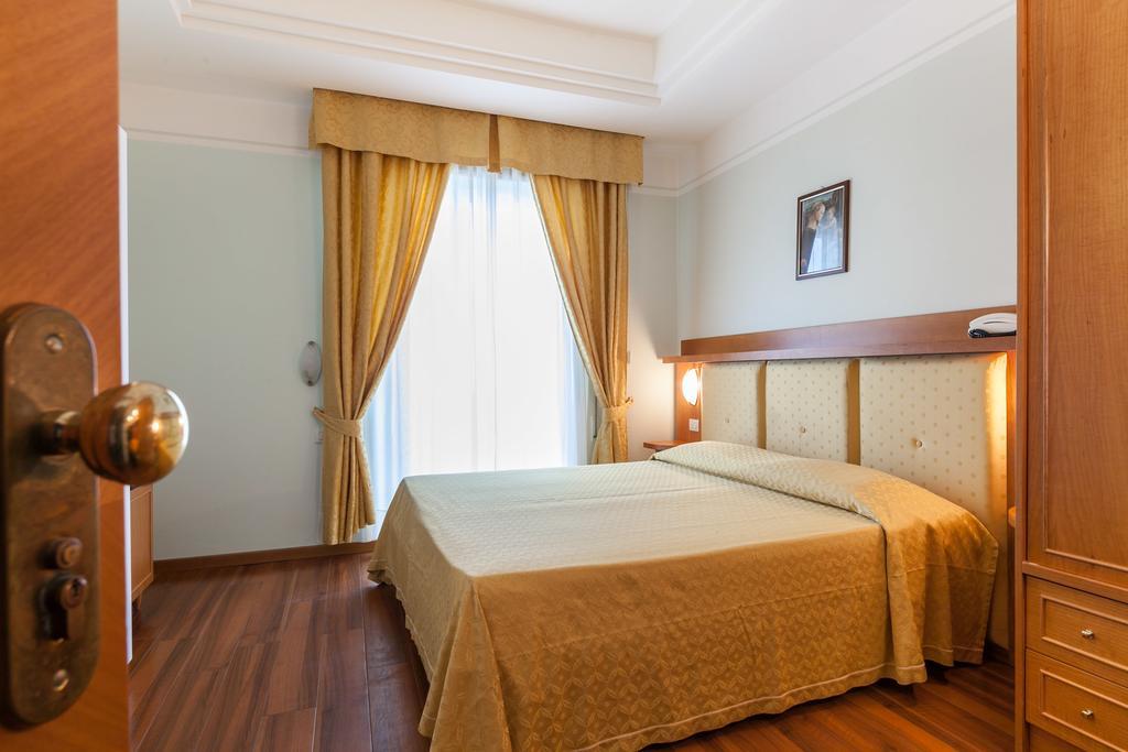 Hotel Astor ريميني المظهر الخارجي الصورة