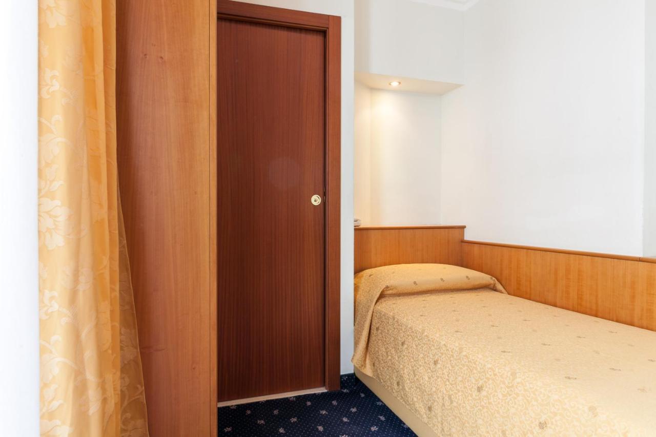 Hotel Astor ريميني المظهر الخارجي الصورة
