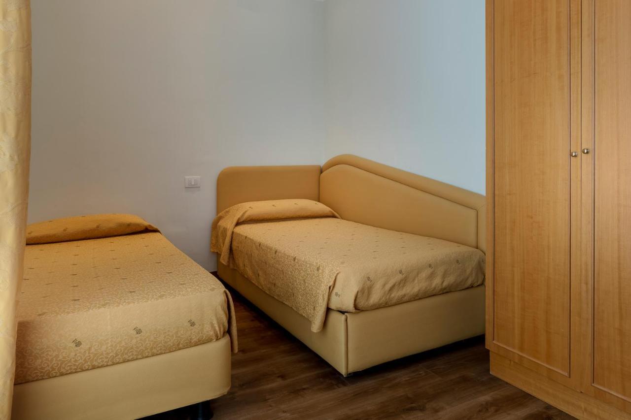 Hotel Astor ريميني المظهر الخارجي الصورة