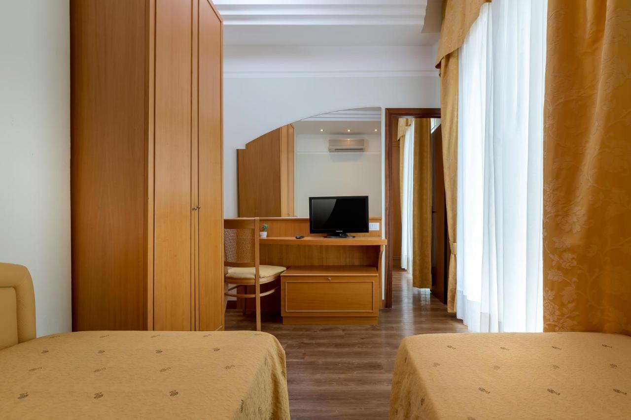 Hotel Astor ريميني المظهر الخارجي الصورة